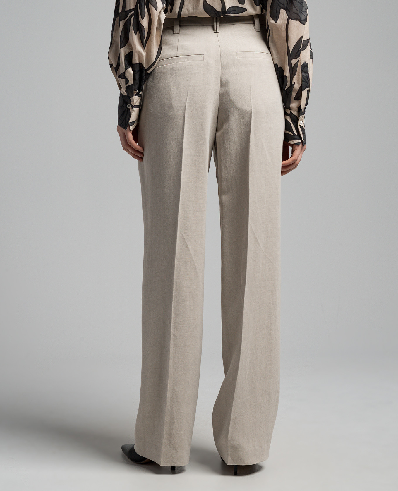 Beige linen pants with monil chain Brunello Cucinelli 4