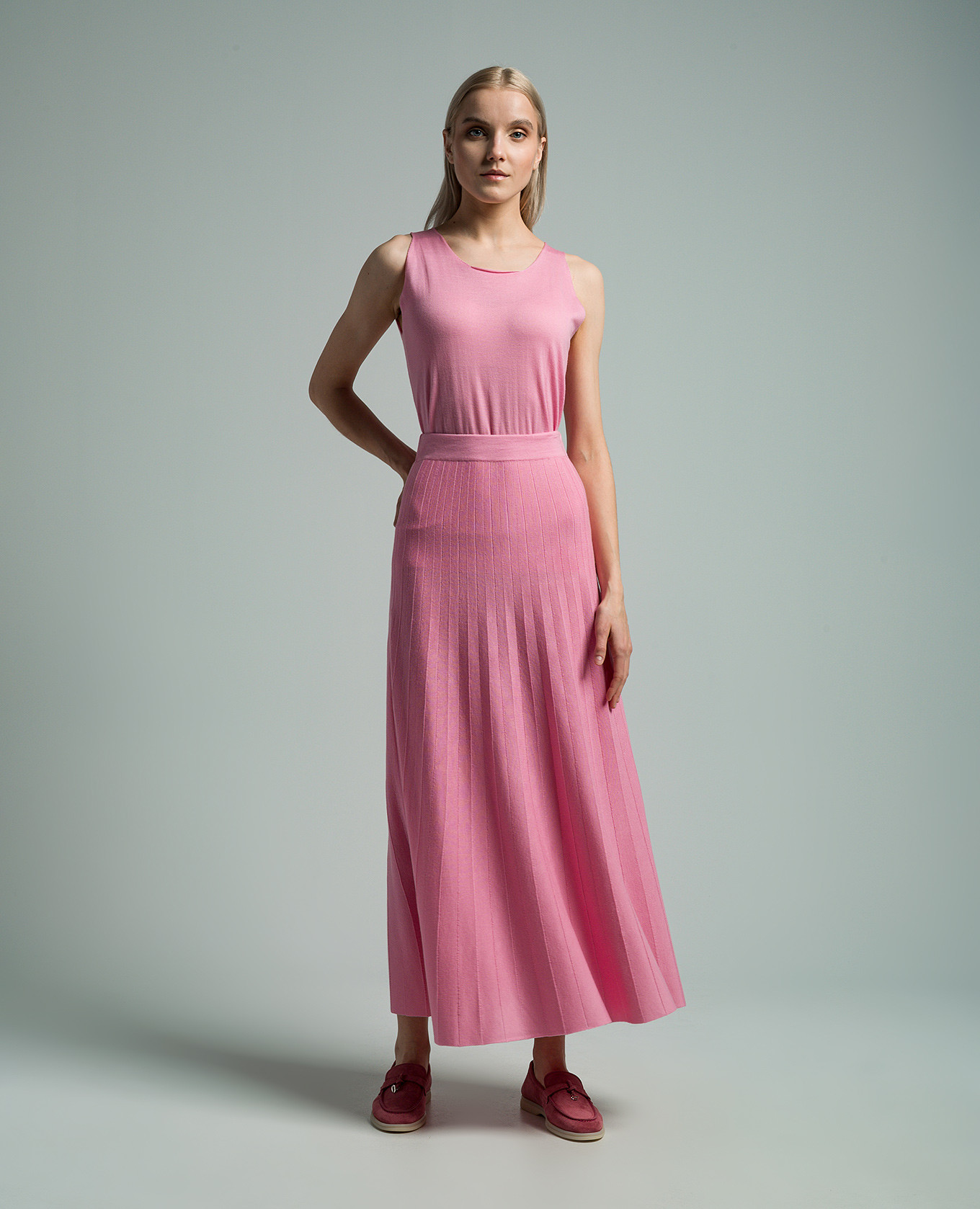 

Pink wool pleated top and skirt suit Babe Pay Pls