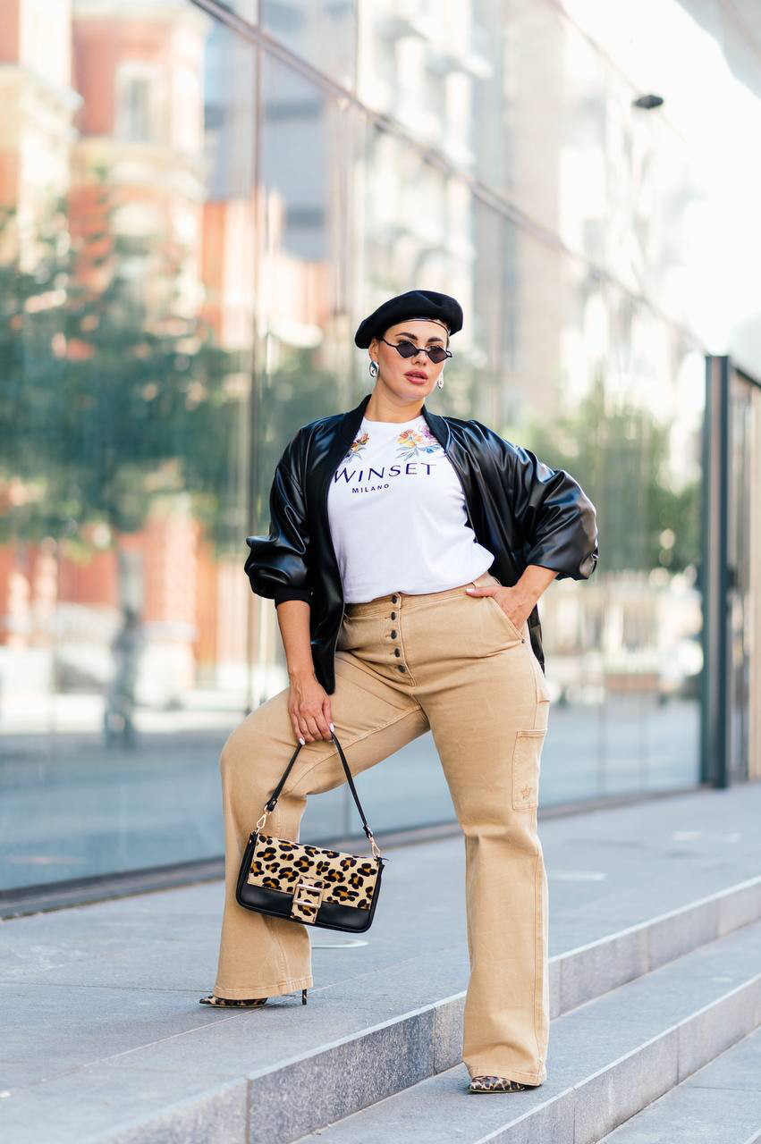 Beige cargo jeans with embroidery Twinset 7