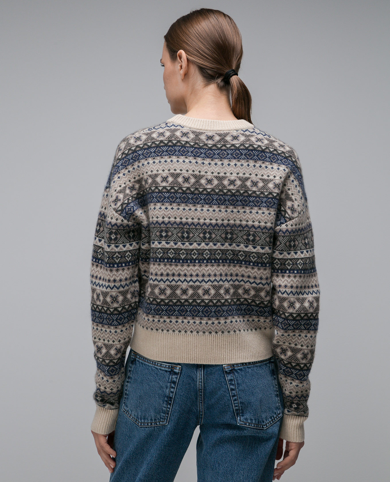 Beige sweater made of cashmere in a jacquard pattern CO 4