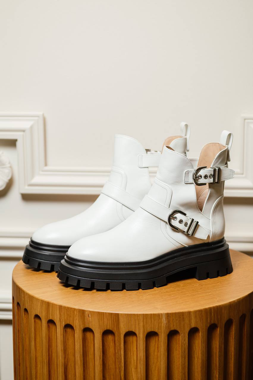 

Mverick white leather boots Stuart Weitzman