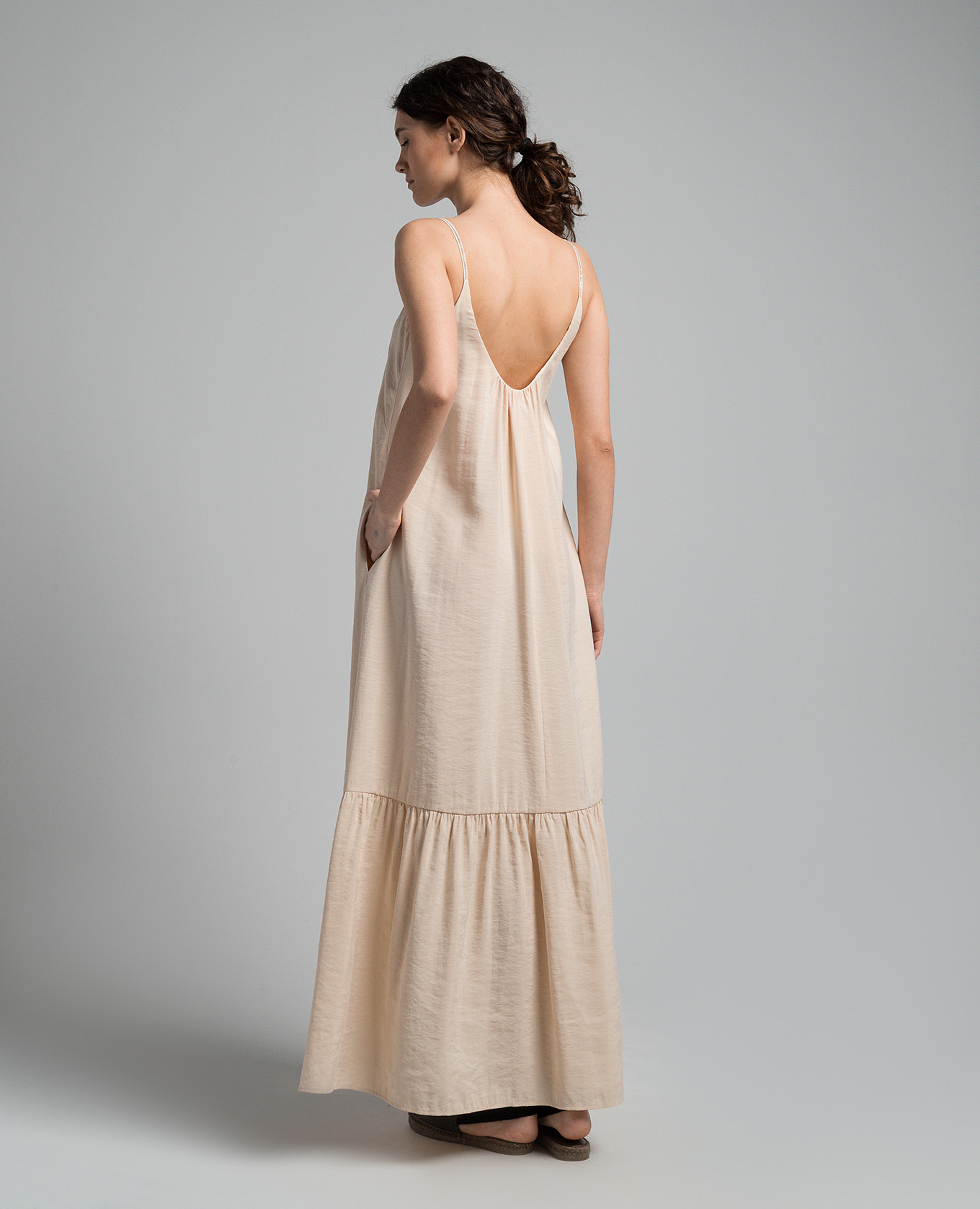 

Beige dress with monil chain Peserico
