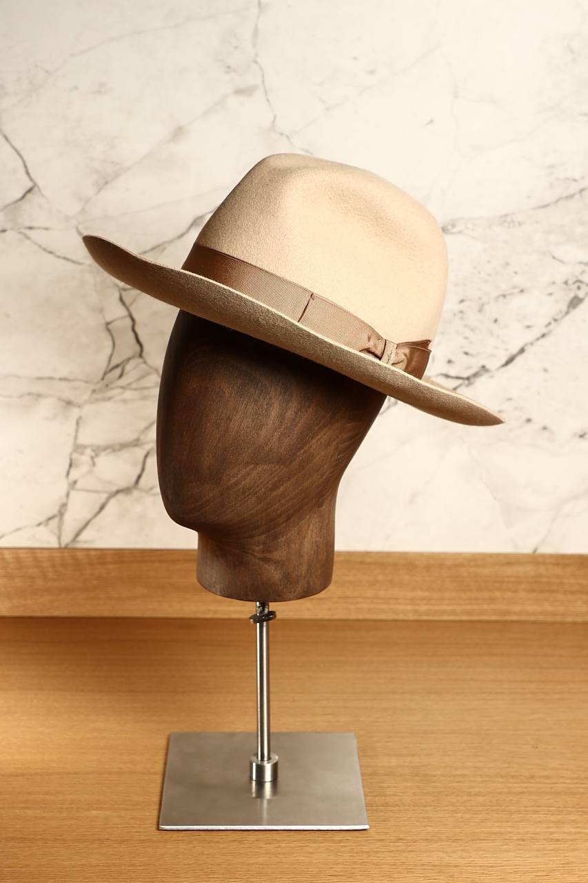 

Beige Amedeo hat with logo Borsalino