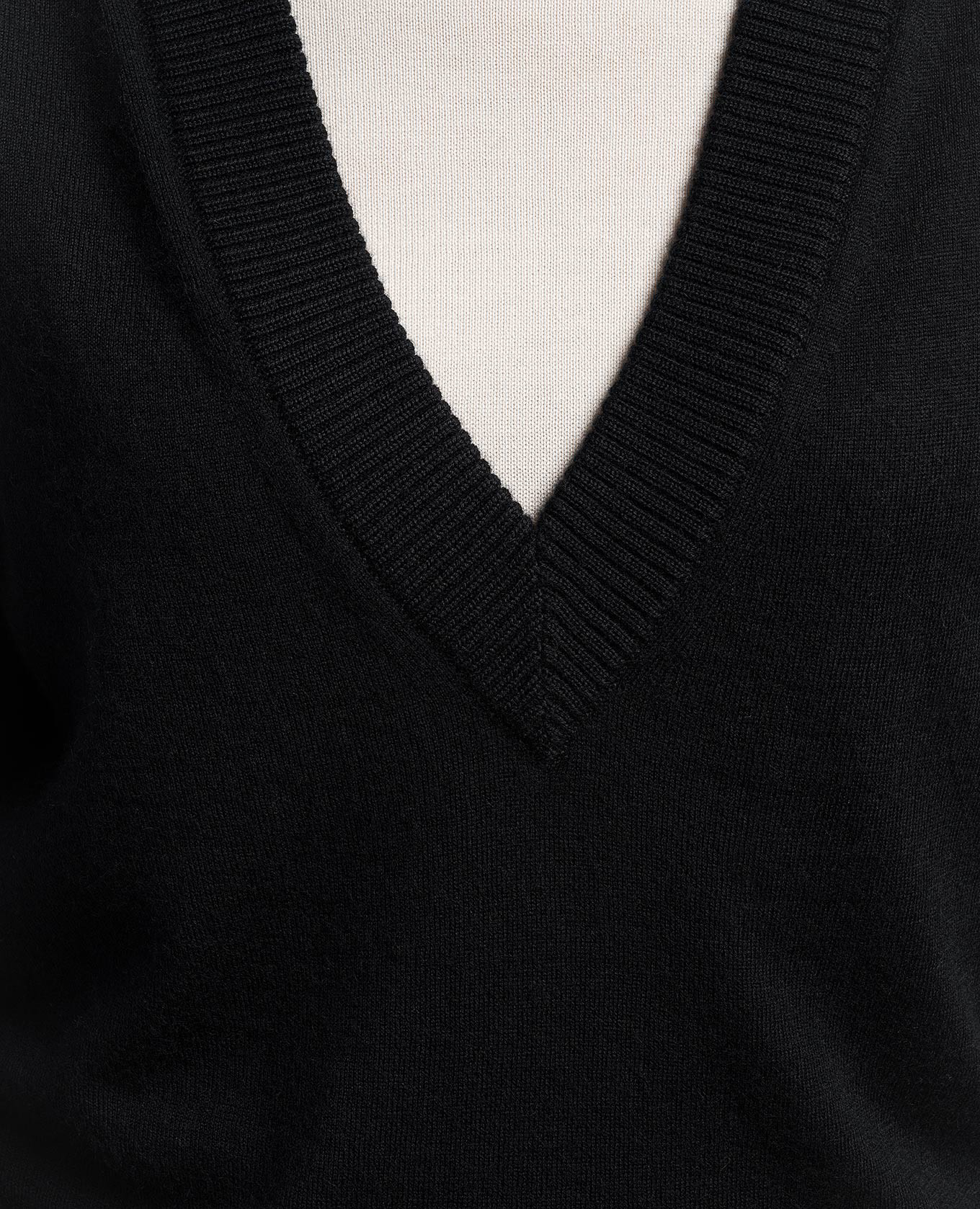 

Black cashmere pullover CO