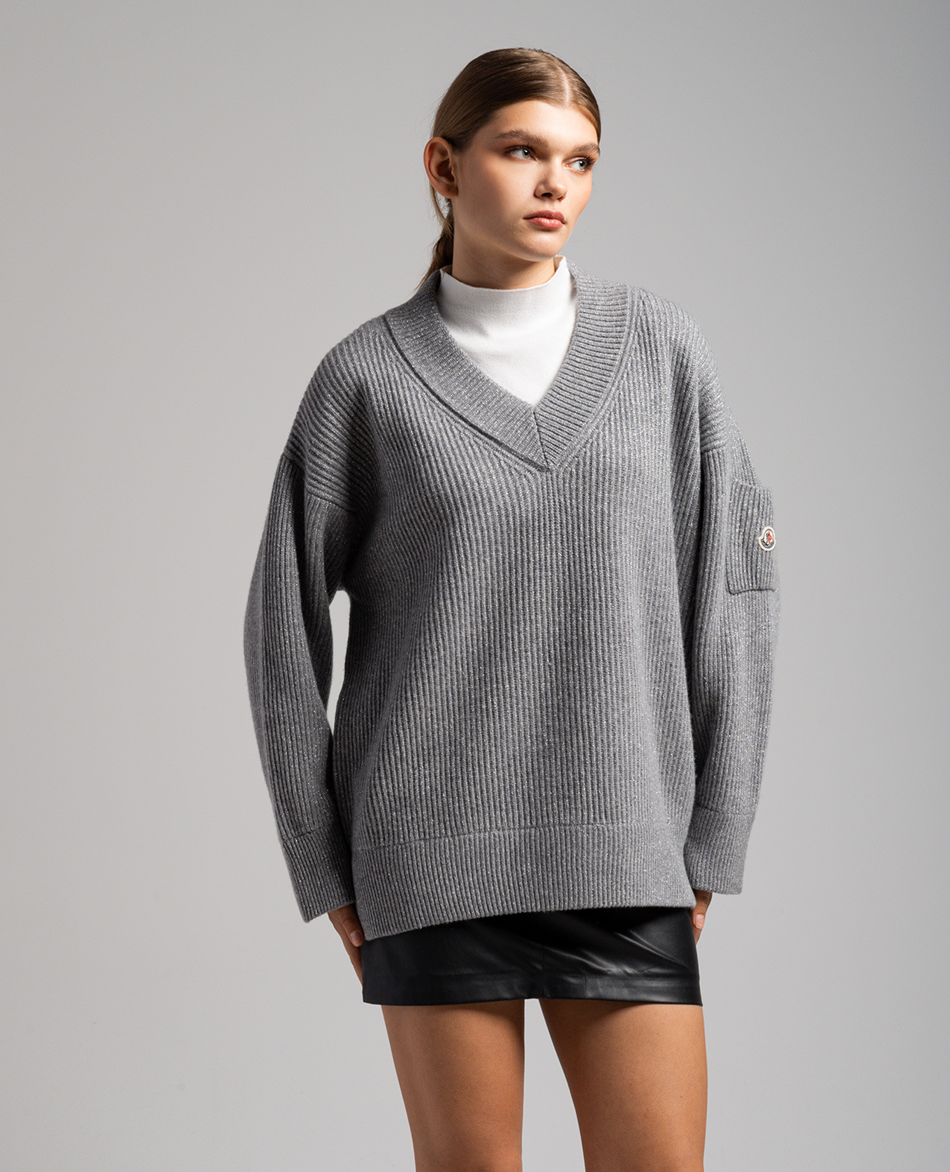 

Gray wool pullover with logo Moncler, Grey