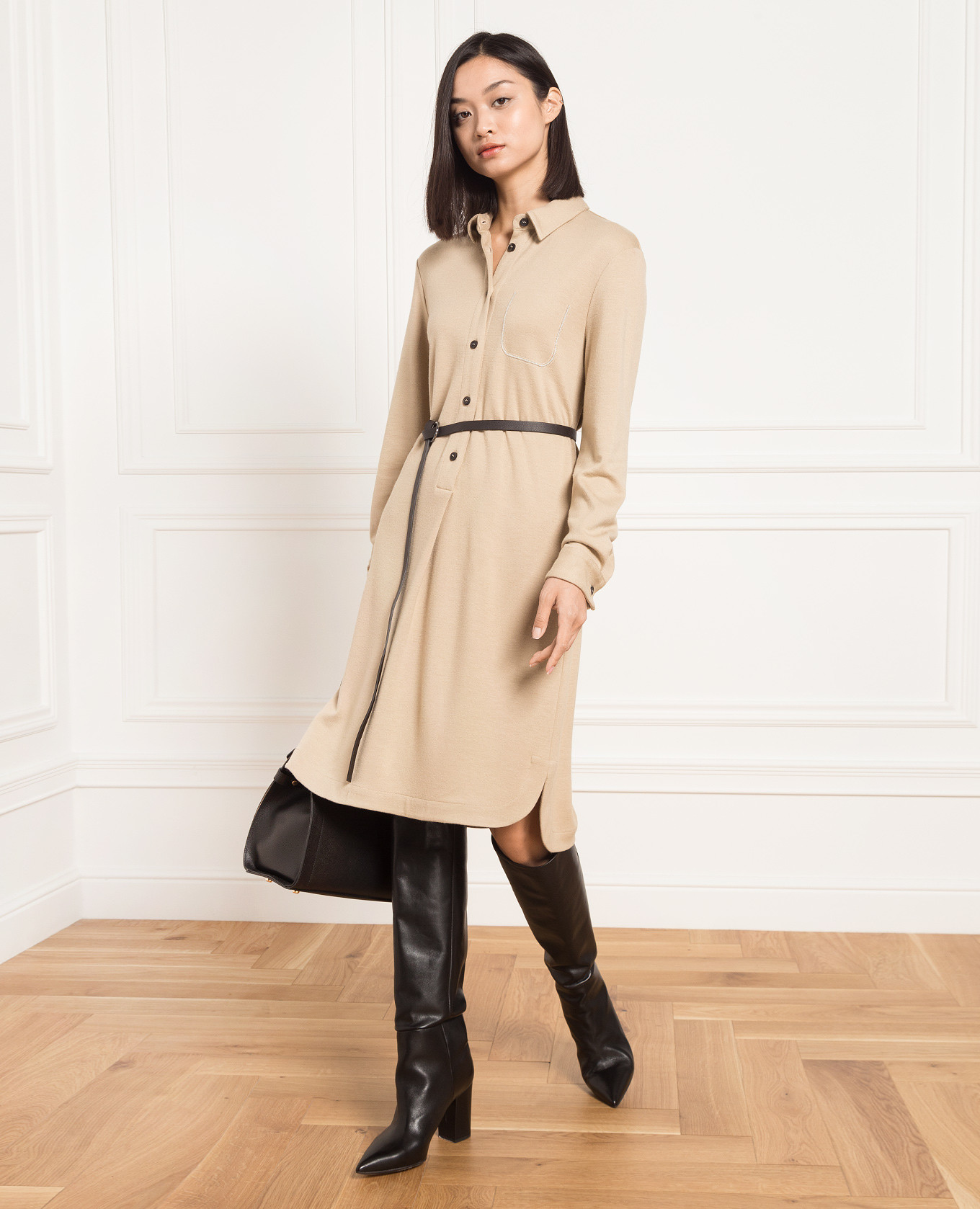 

Beige dress with monil chain Peserico