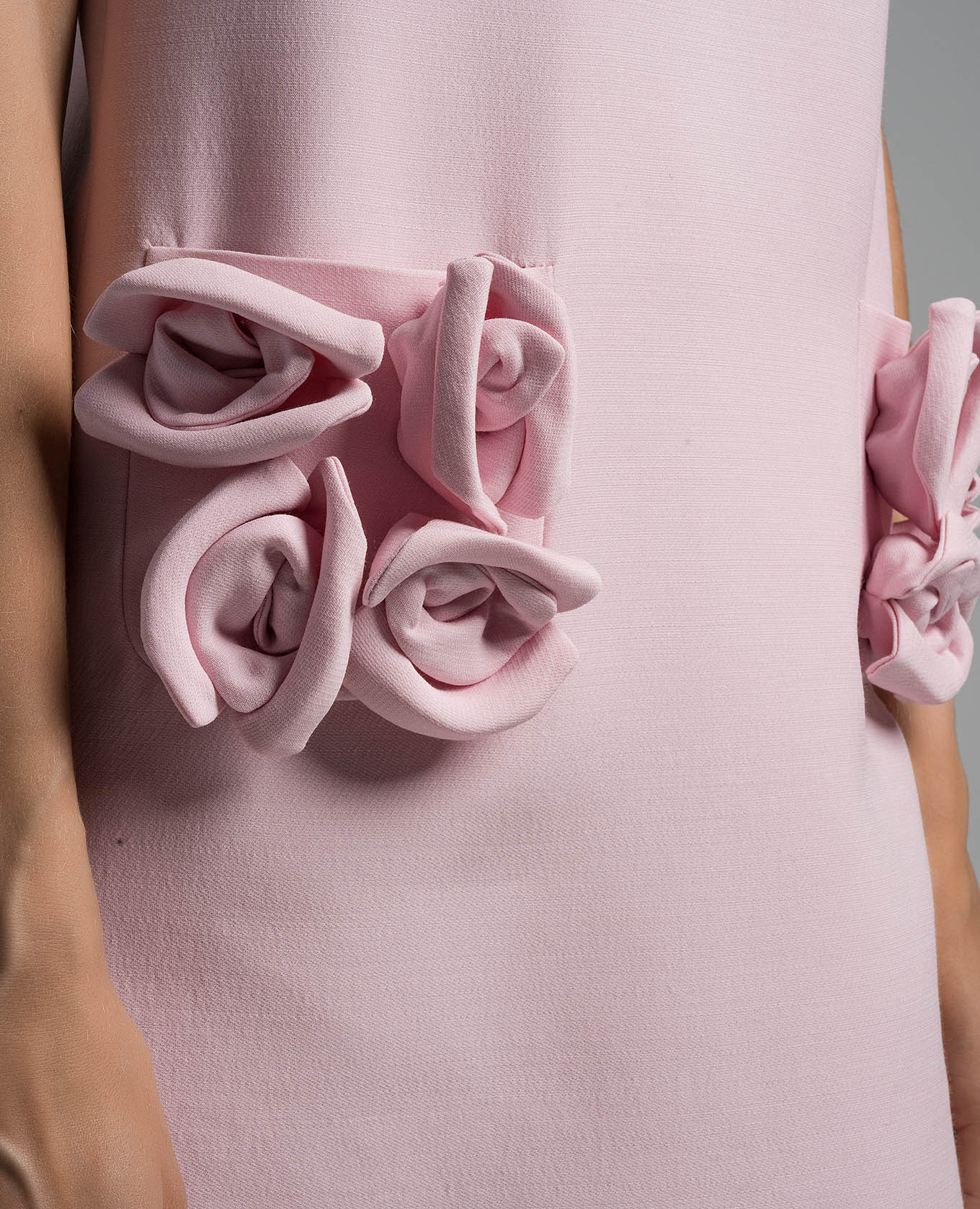 Pink mini dress with appliqués in the form of flowers Valentino 5