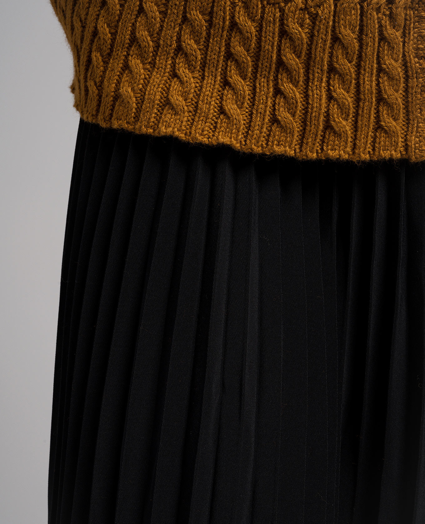 Black pleated skirt CO 5