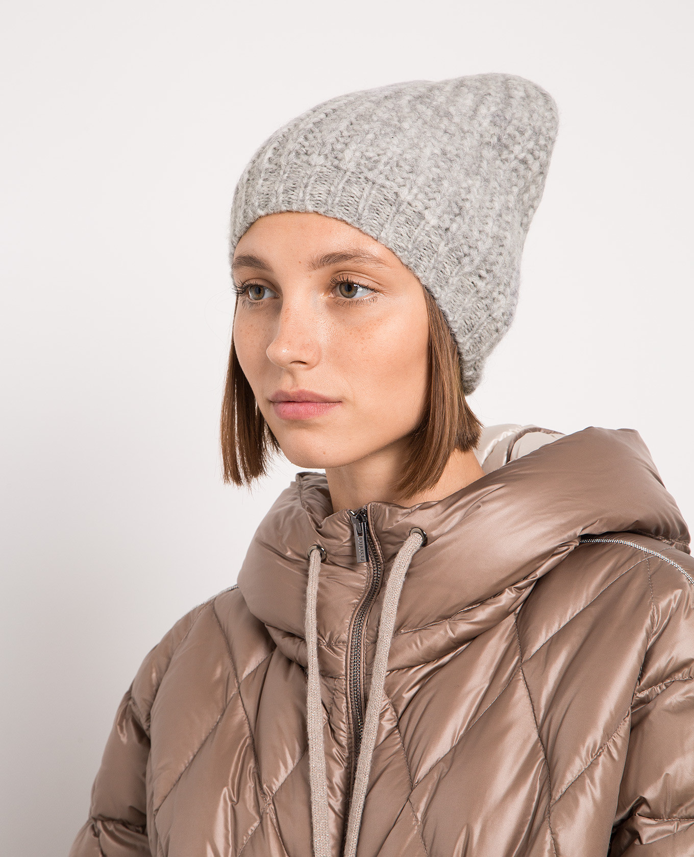Gray cap in a textured pattern Peserico 2