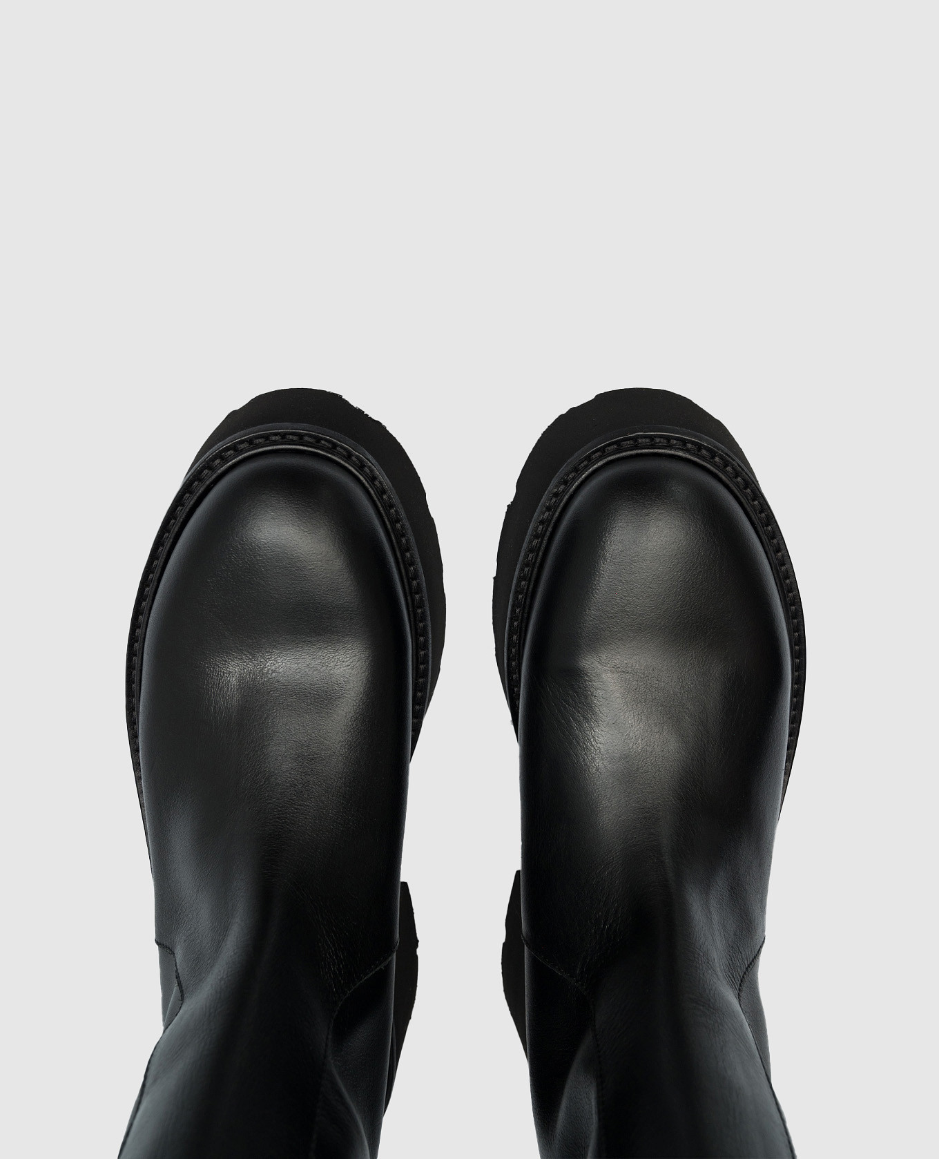 Black leather boots with logo N21 4