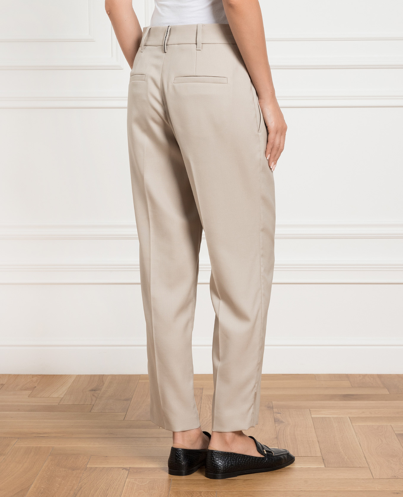 

Beige wool trousers with a monil chain Brunello Cucinelli