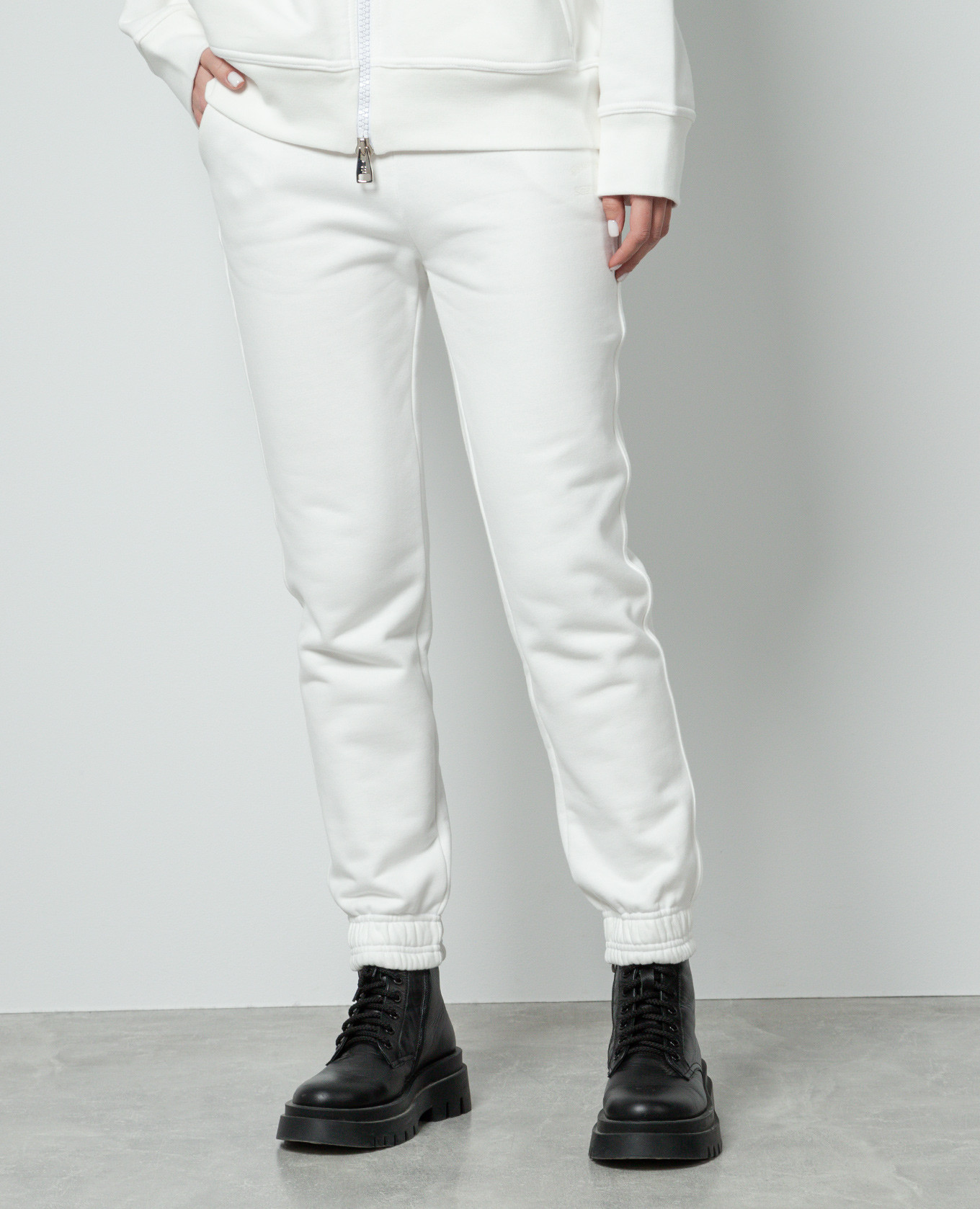 White joggers with logo embroidery Ermanno Scervino 3
