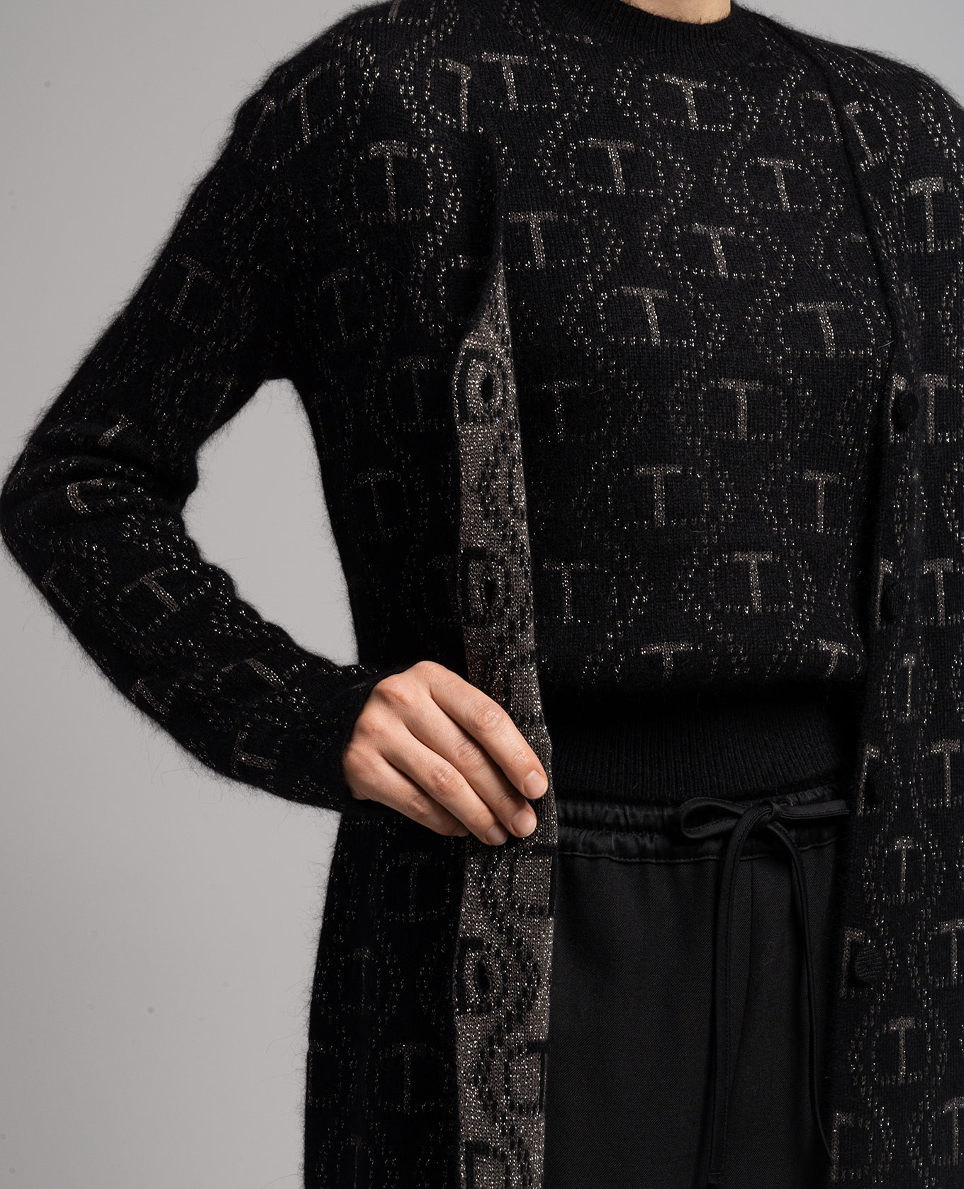 

Black elongated cardigan in a logo pattern with lurex Twinset