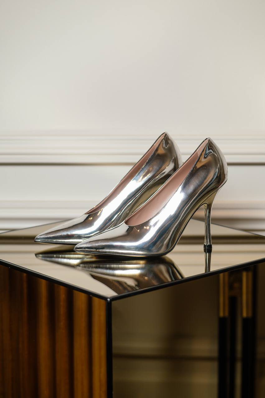 

Silver leather boats Valentino