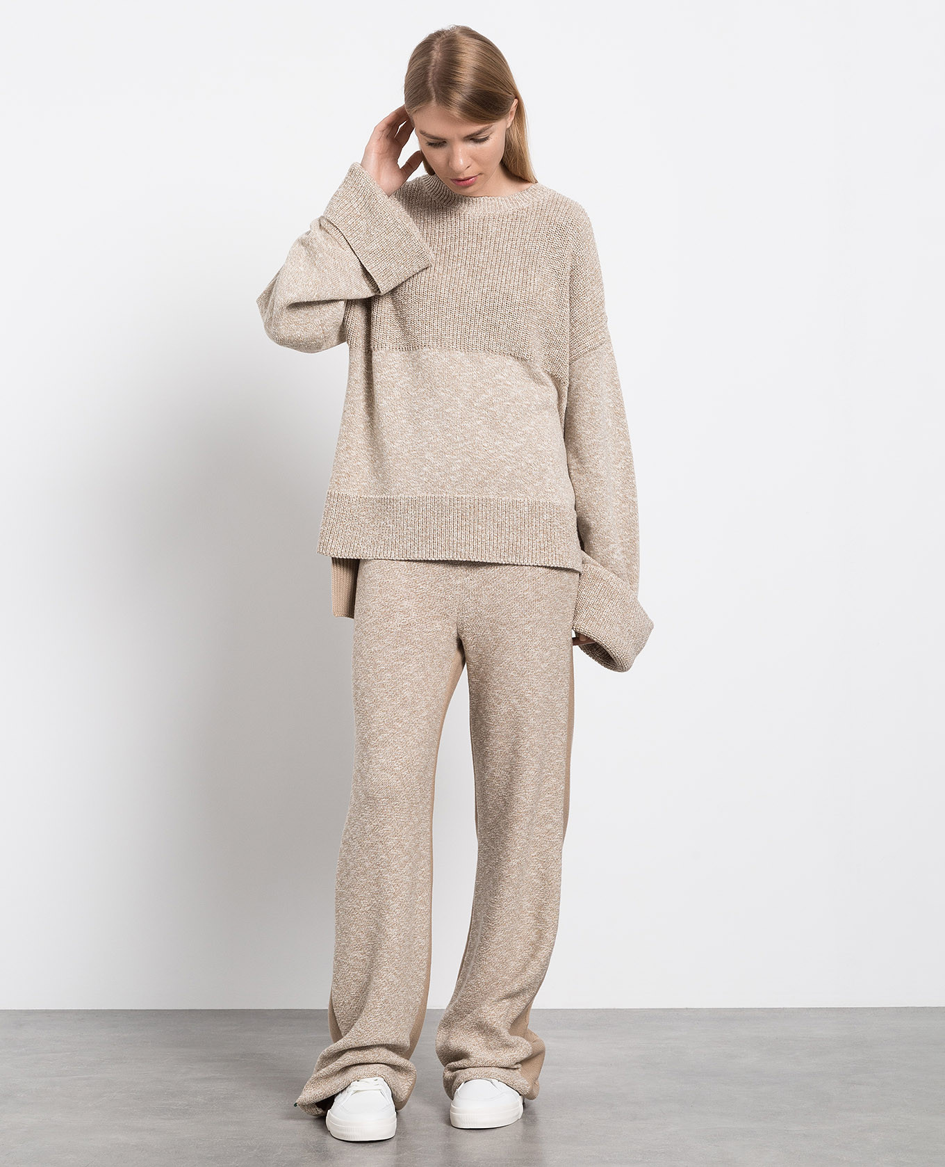 Beige high-rise trousers with textured logo Off-White 2