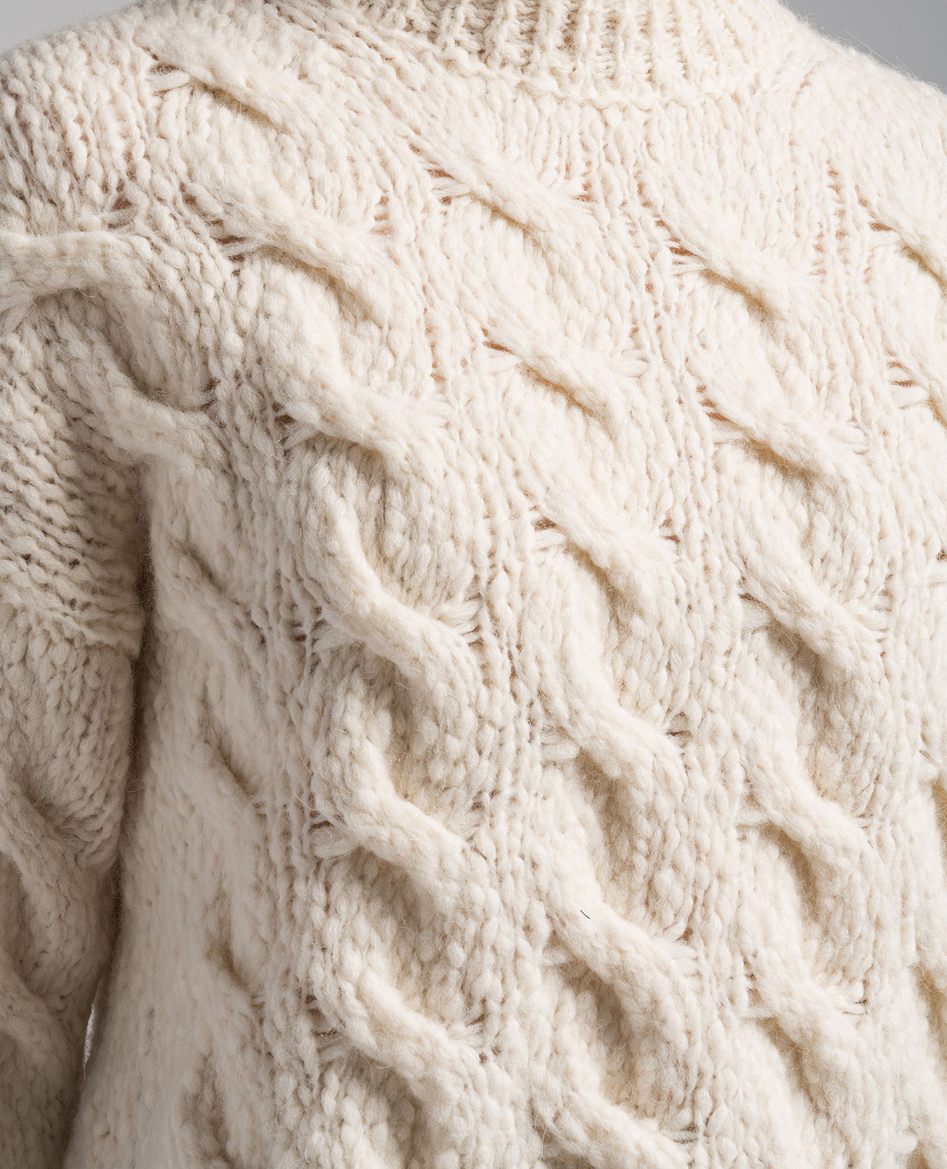 

White sweater in a textured pattern Peserico