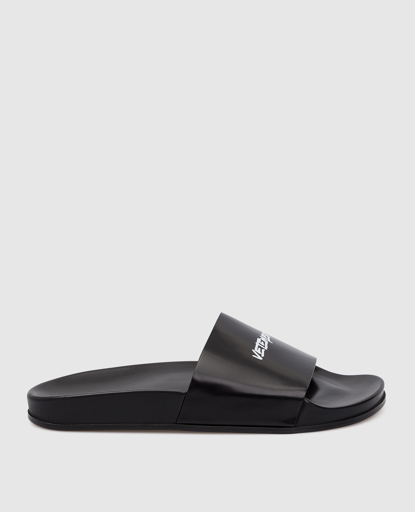 Leather sliders with logo print vetements