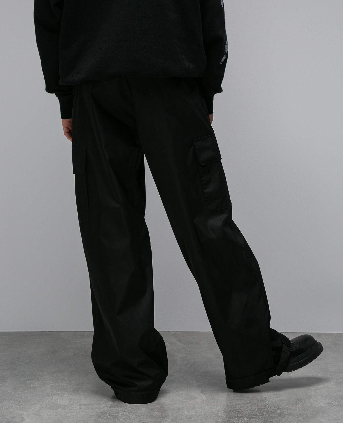 Black cargo pants with OW logo embroidery Off-White 4