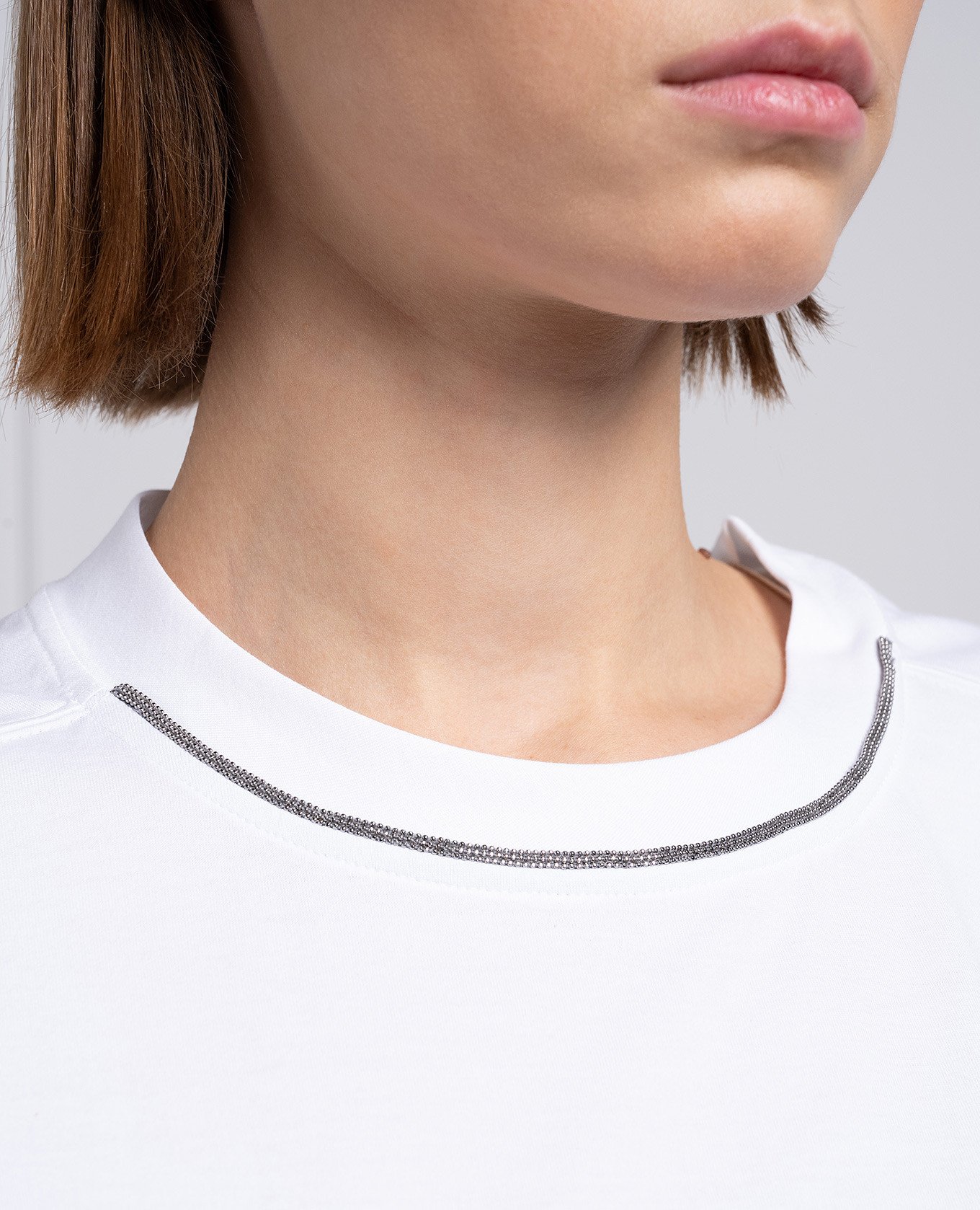 

White t-shirt with monil chain made of ekolatuny Brunello Cucinelli