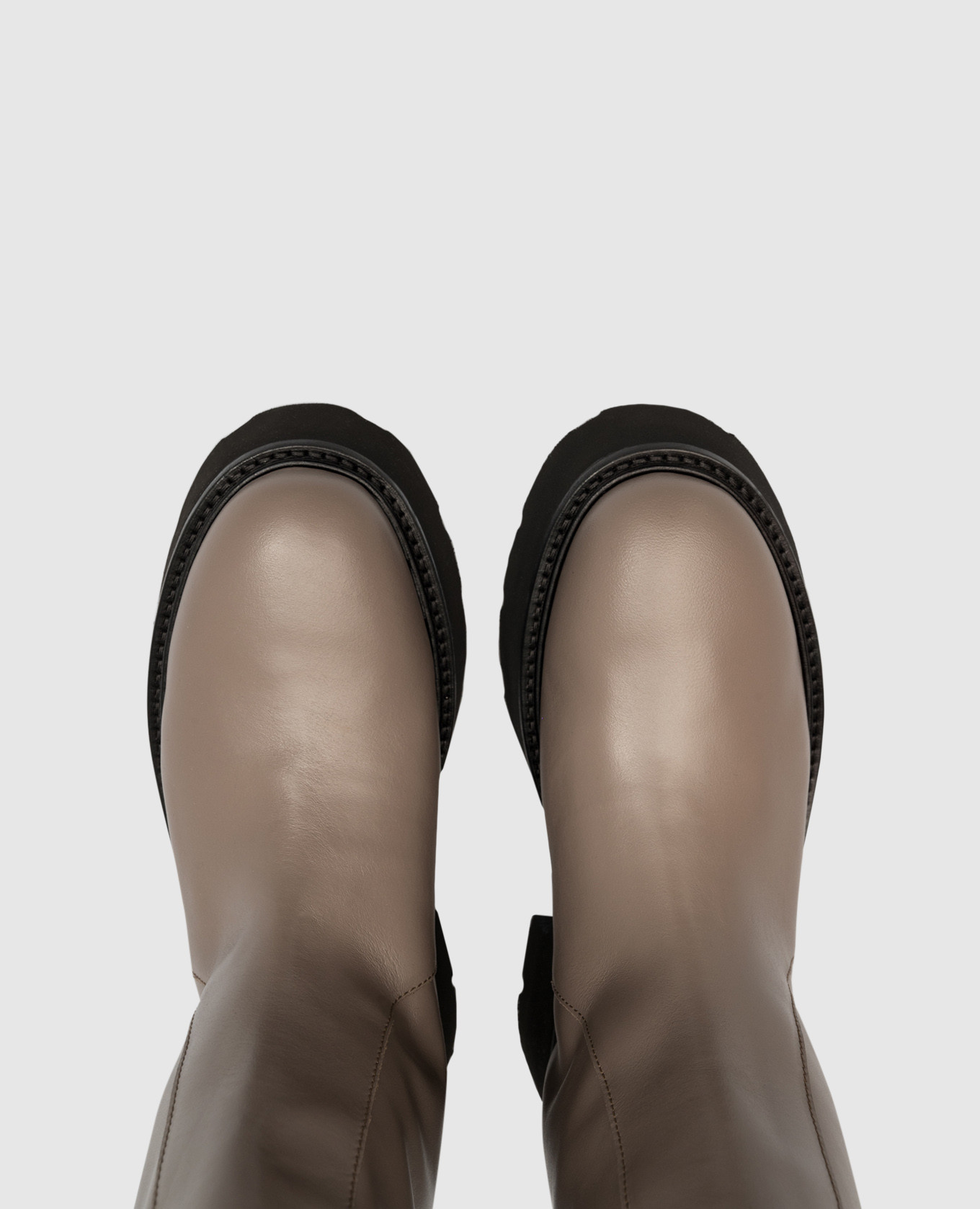 

Brown leather boots N21