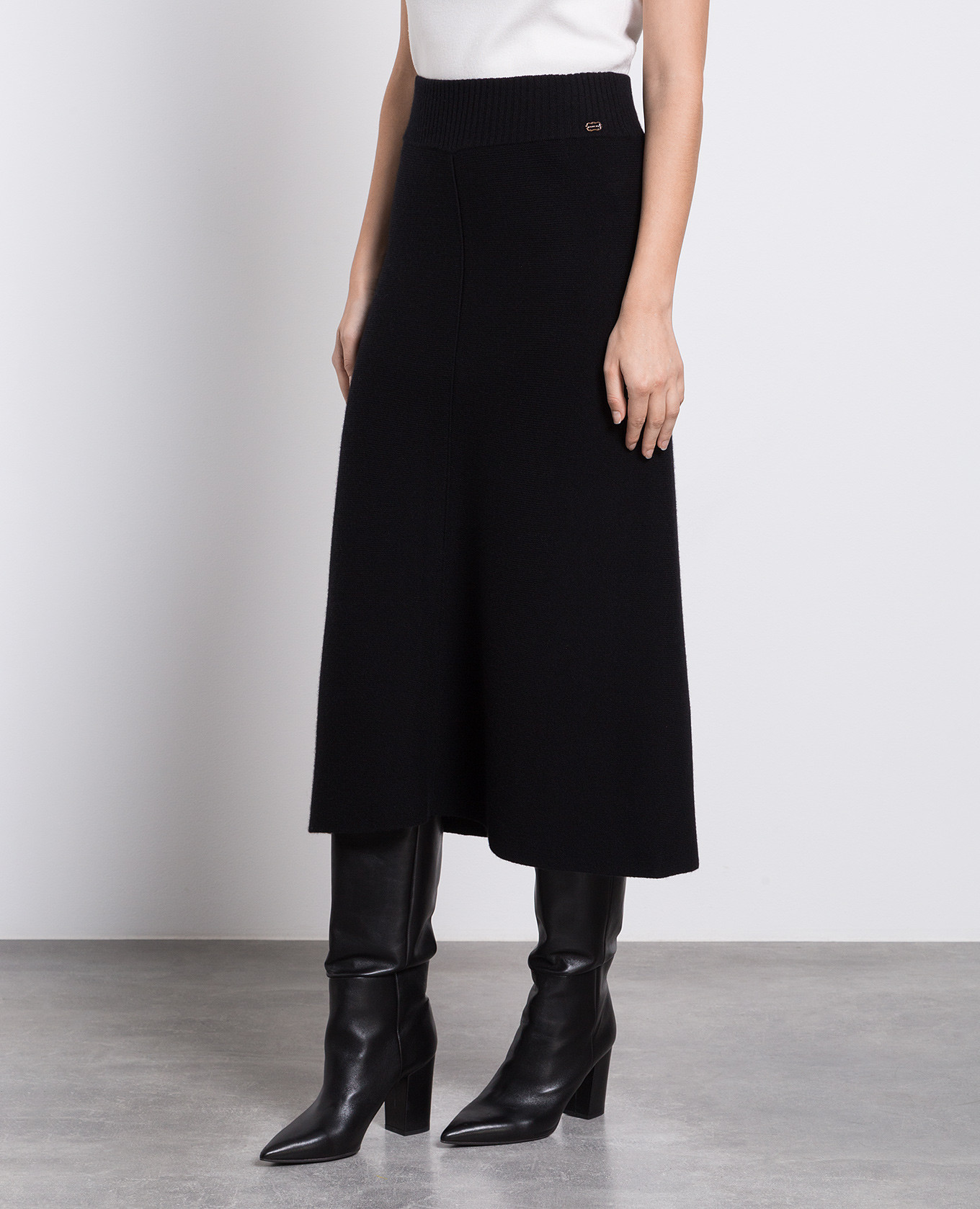 Black logo cashmere midi skirt Agnona 3