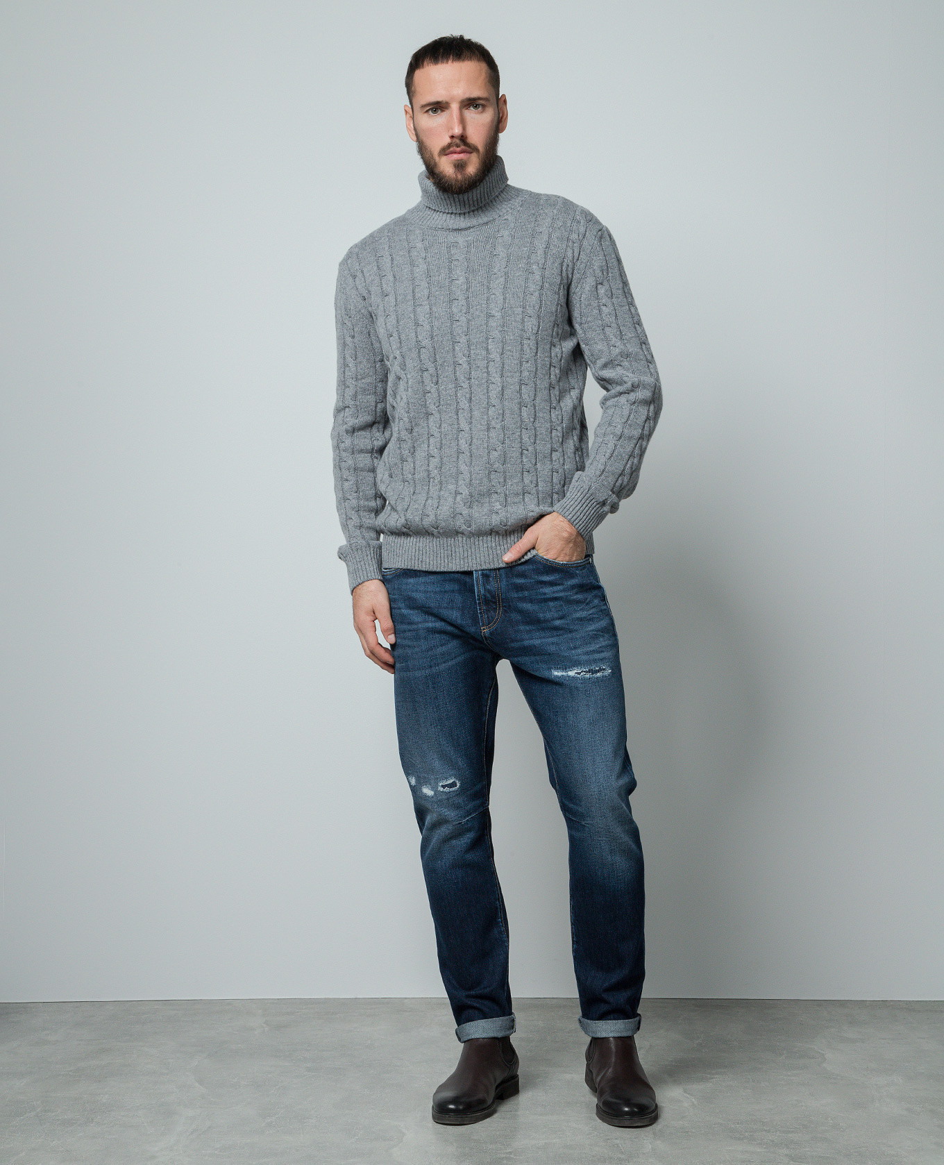 Gray sweater made of cashmere in a textured pattern Cashmere&Whiskey 2