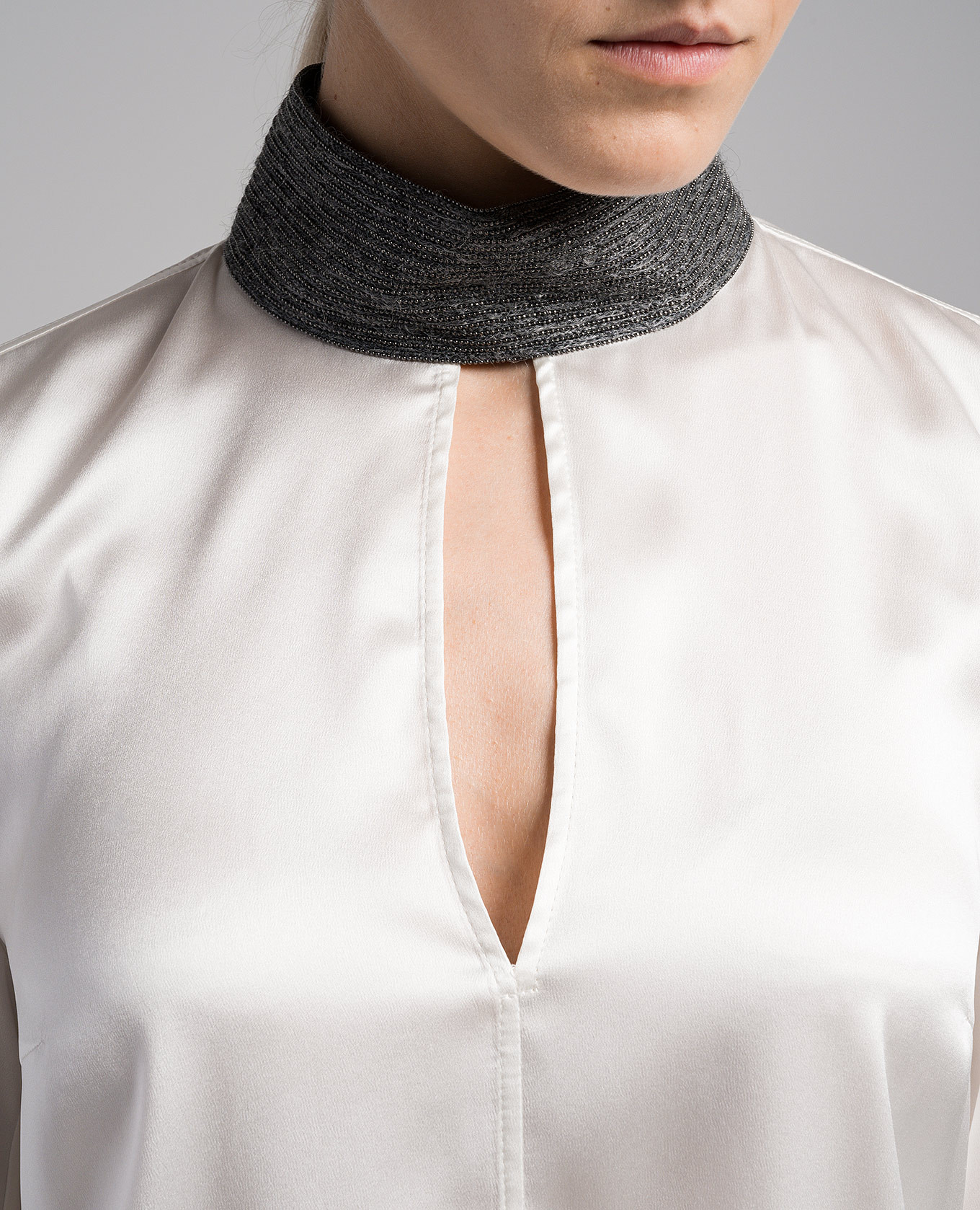 White silk blouse with monil chain Brunello Cucinelli 5