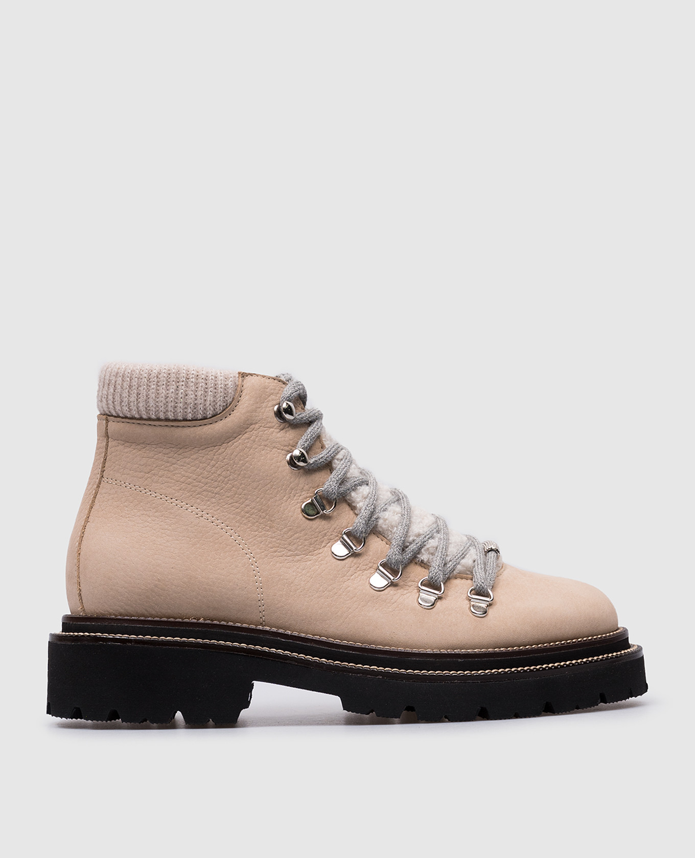 

Beige leather boots with monil chain Peserico, Бежевый