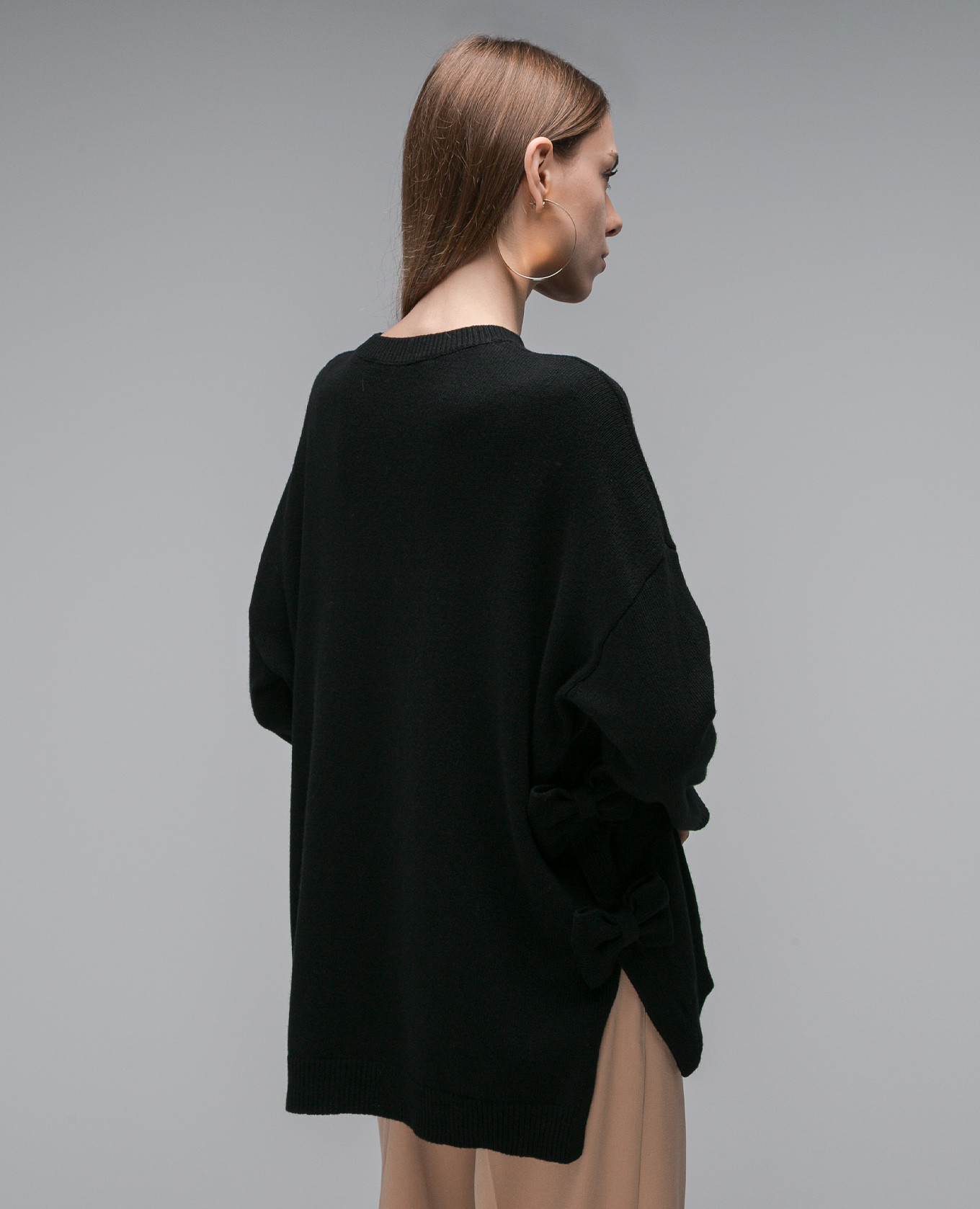 Black wool sweater with bows Valentino 4