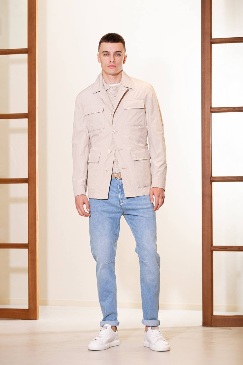 

Blue jeans with a distressed effect Brunello Cucinelli, Light blue