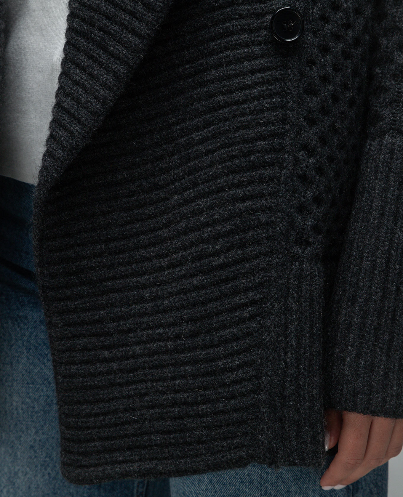 Gray cashmere cardigan with a textured pattern CO 5