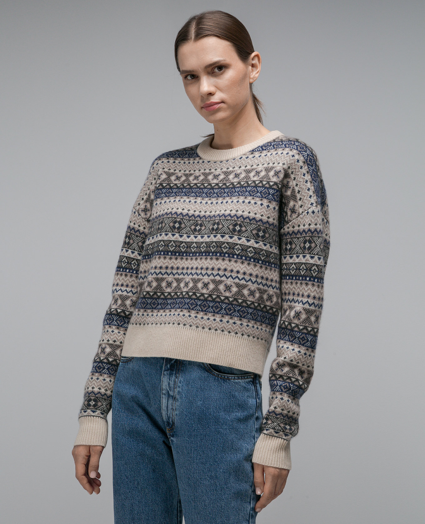 Beige sweater made of cashmere in a jacquard pattern CO 3