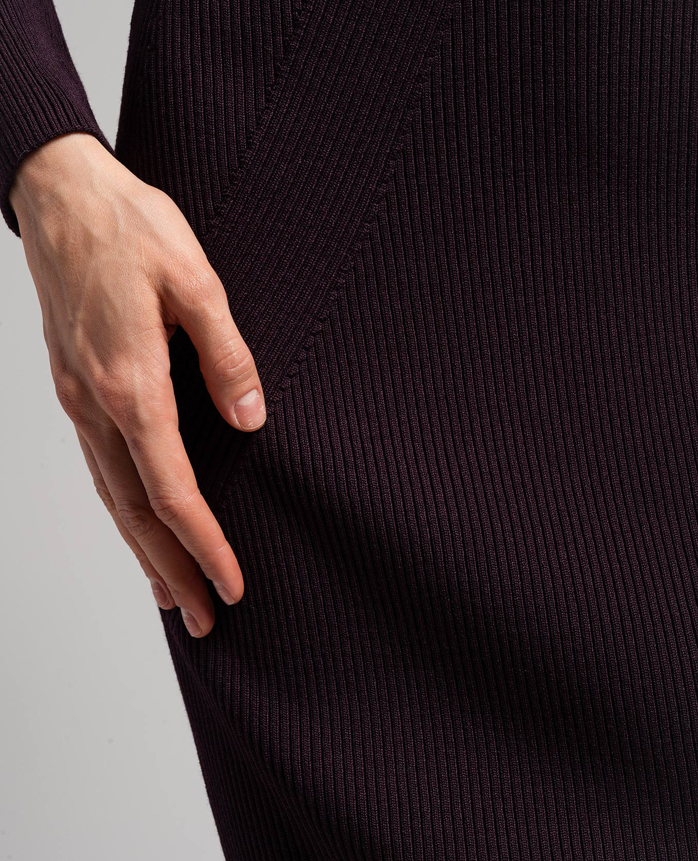 Purple skirt made of wool with a scar Alexander McQueen 5