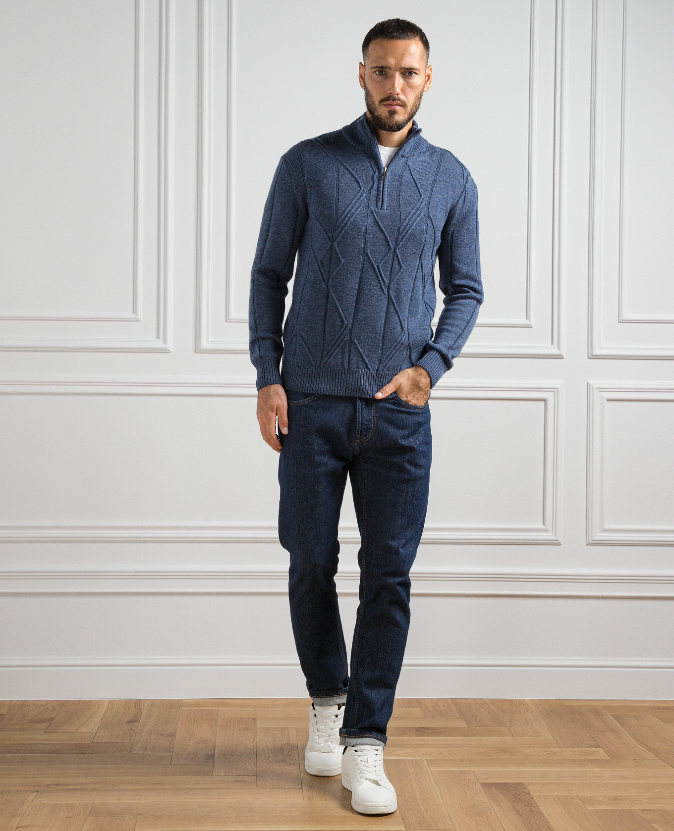 

Blue sweater made of wool in a textured pattern Cashmere&Whiskey