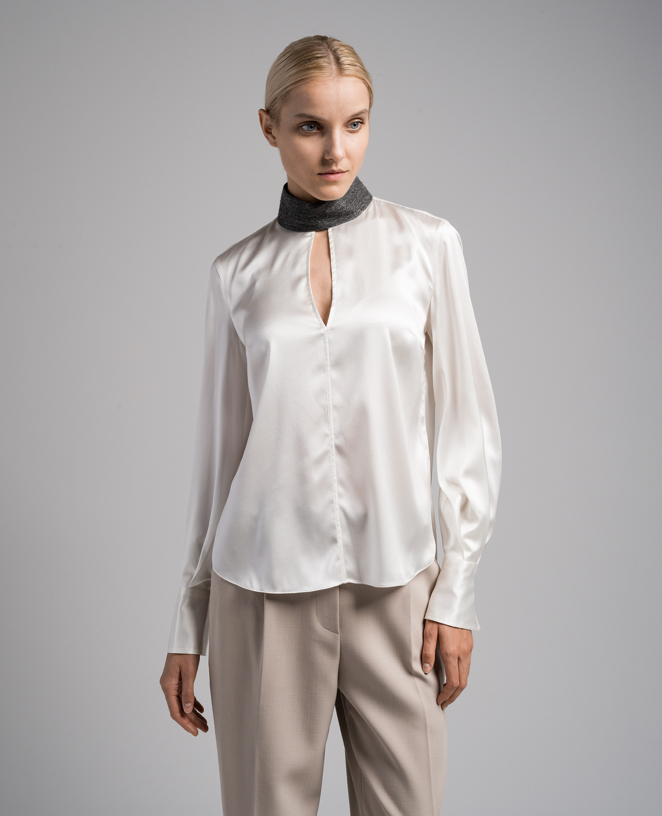 White silk blouse with monil chain Brunello Cucinelli 3