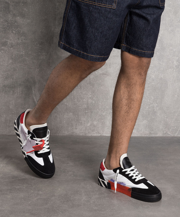 off white vulc low black on feet