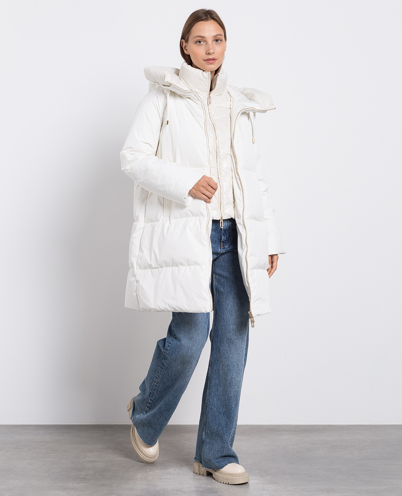 

White down jacket with logo Stilnology