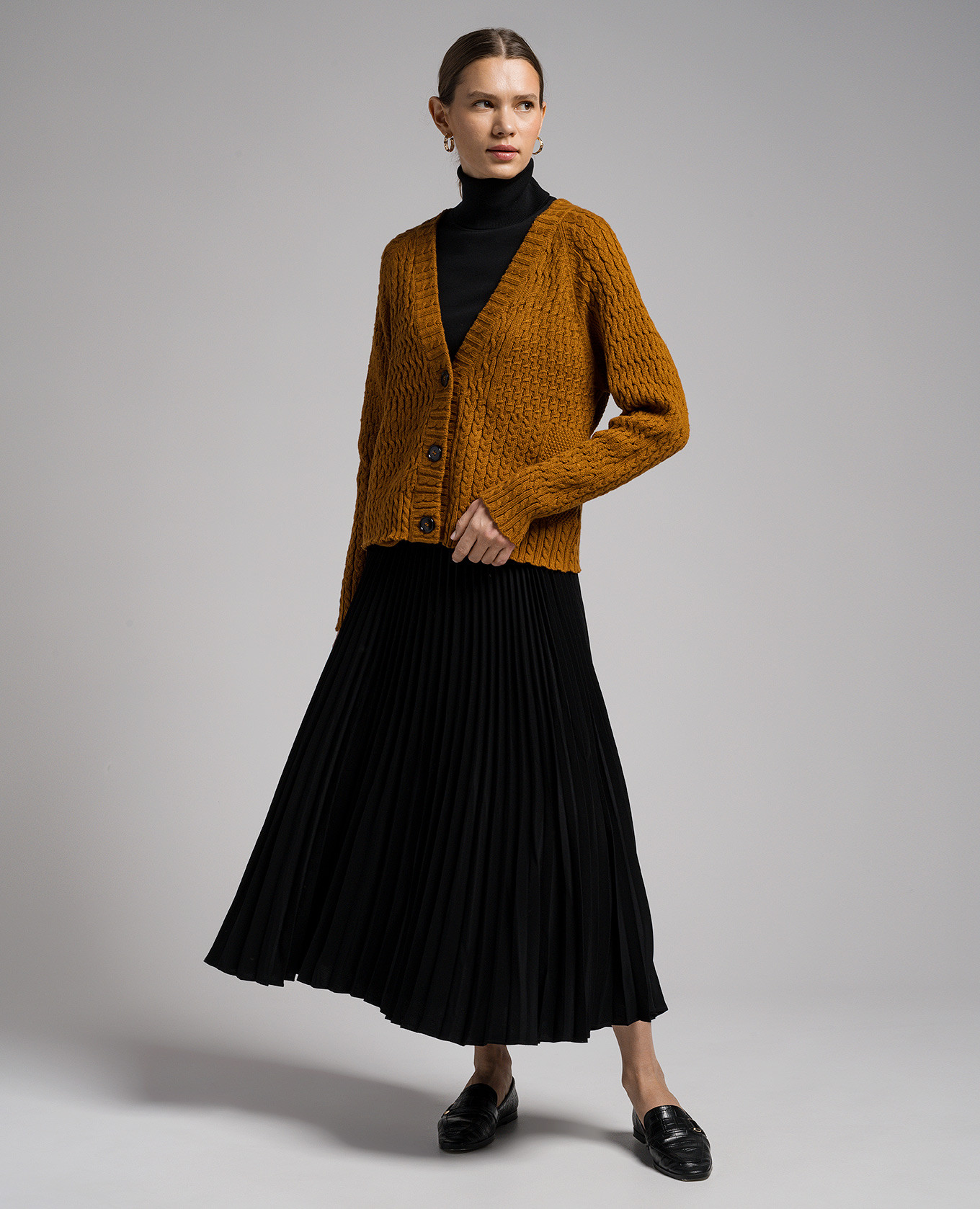 Black pleated skirt CO 2