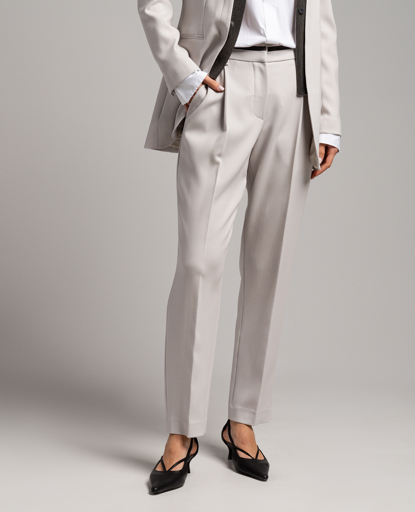 Gray pants with monil chain Brunello Cucinelli 3