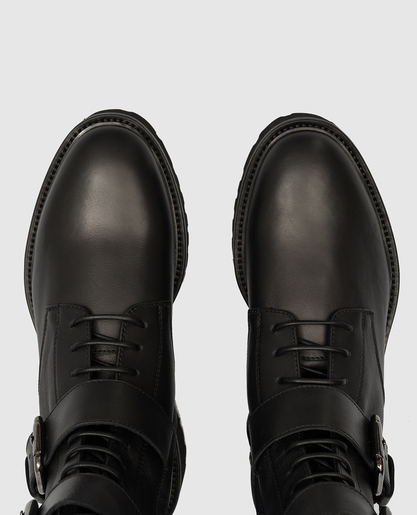 

Black leather boots with monil chain Doucal's