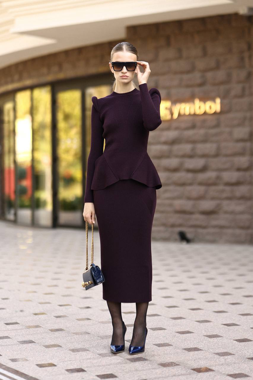 Purple skirt made of wool with a scar Alexander McQueen 6