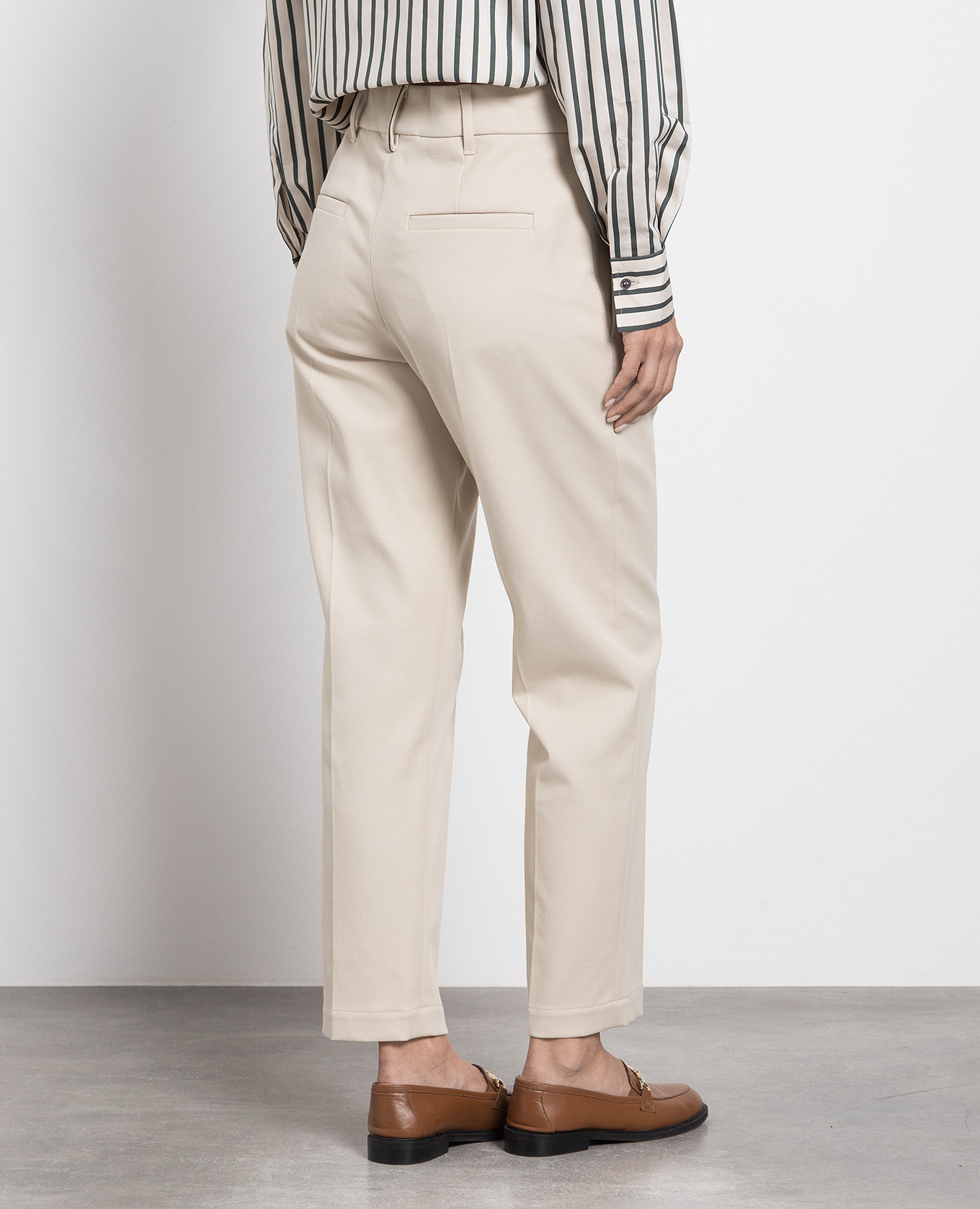 Beige pants with monil chain Brunello Cucinelli 4