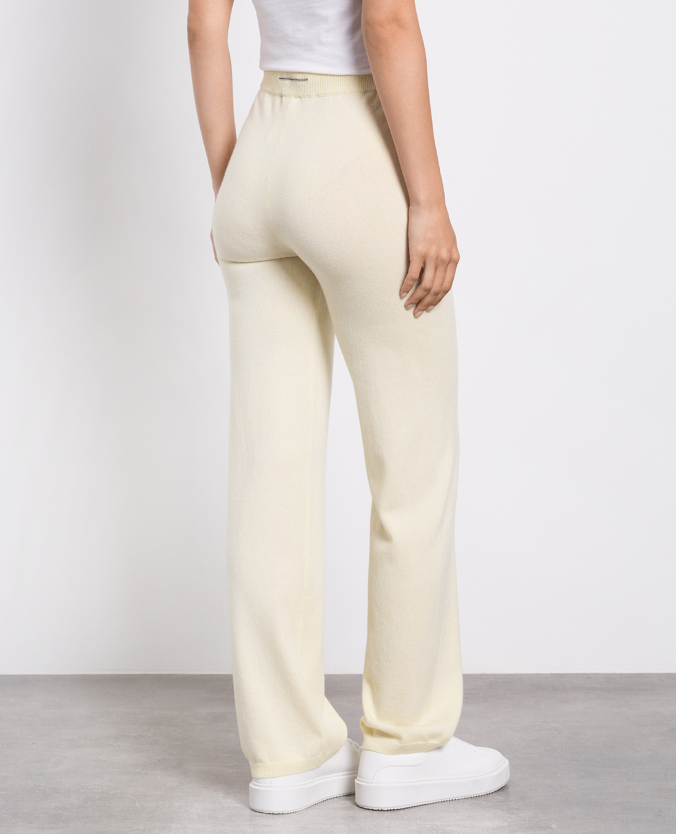

Yellow pants made of wool, silk and cashmere Peserico