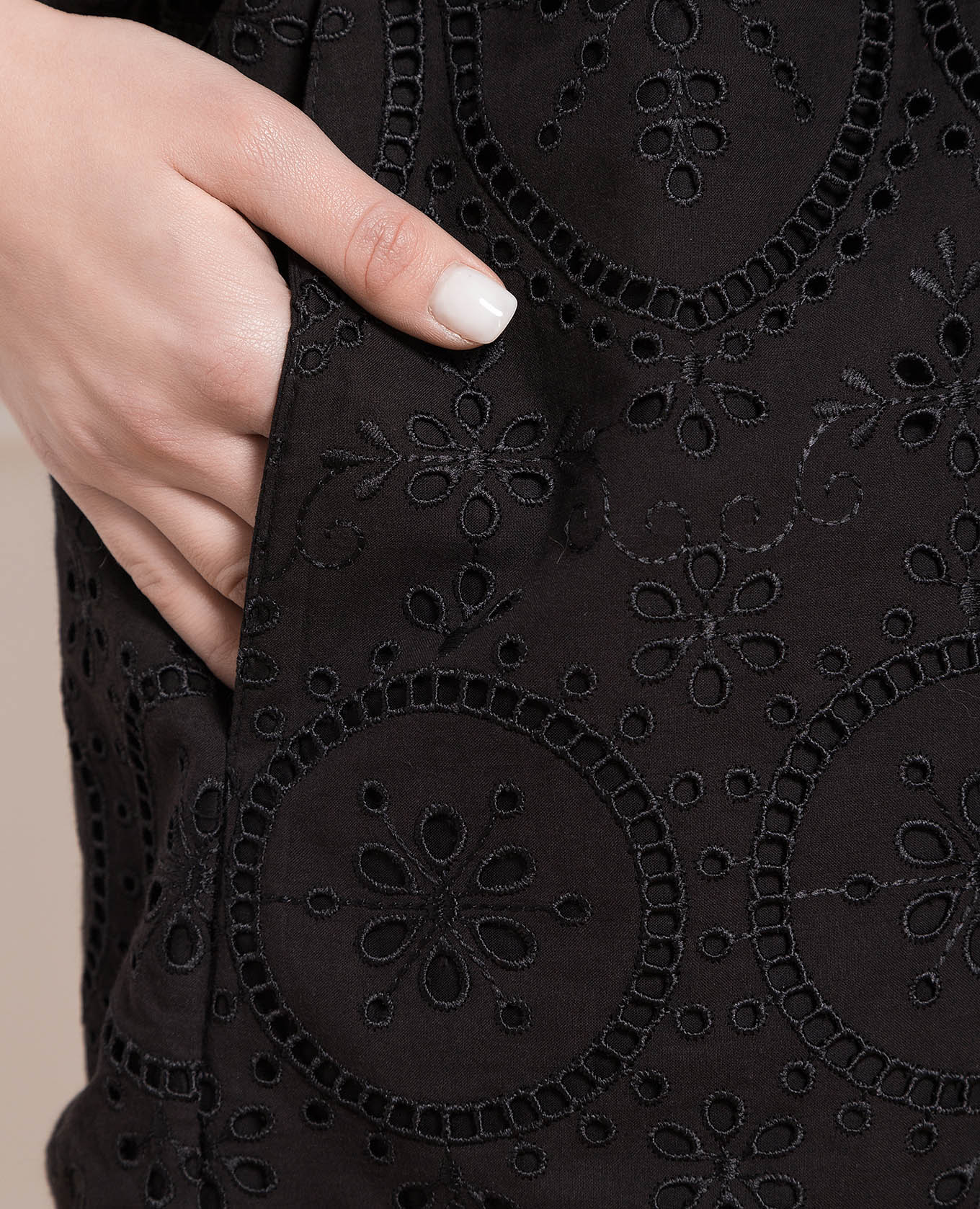 Black Lyo shorts with broderie embroidery Charo Ruiz 5